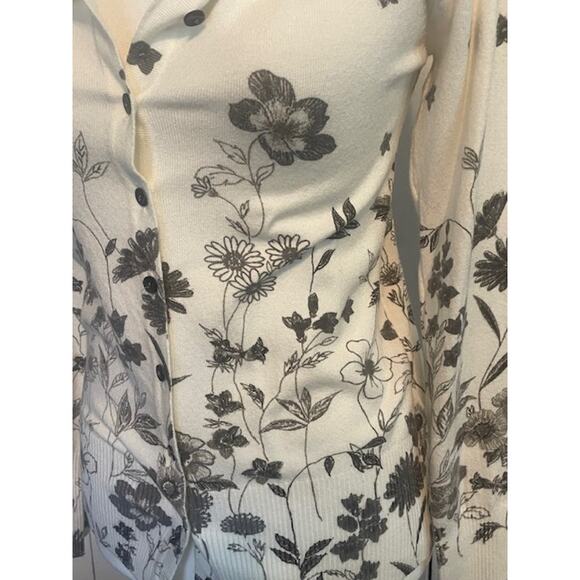 Vila Milano Women's Size Small Button-Up Cardigan Cream w/ Floral Pattern - Picture 2 of 6